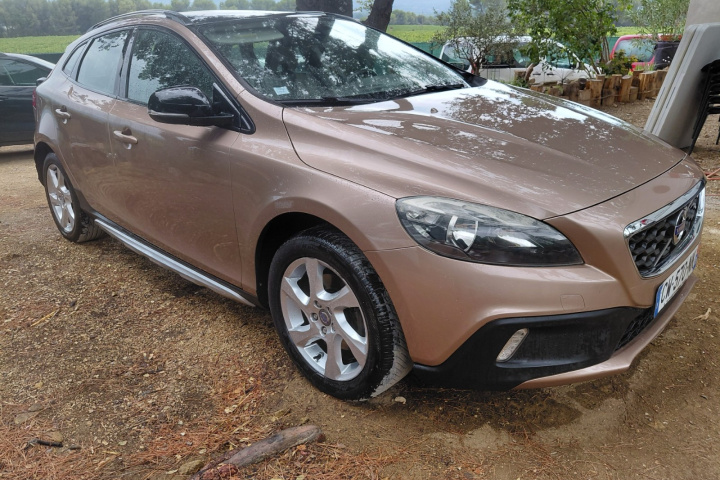VOLVO V40 CROSS COUNTRY